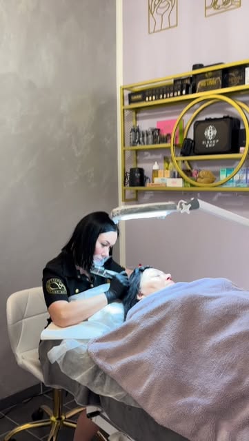 Larysa Kulakovska bei einer Behandlung im Studio